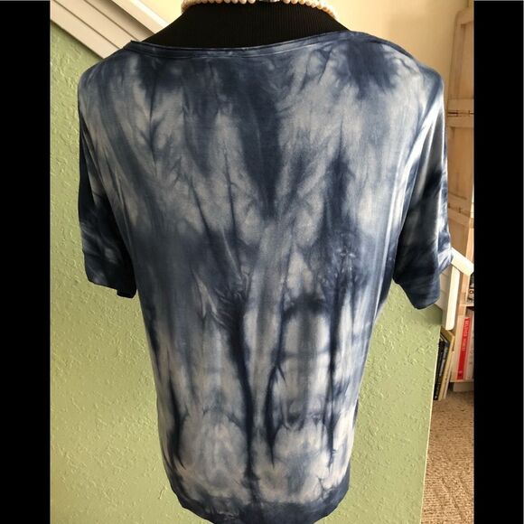 Nice shirt by Roxy in small petite - Picture 2 of 2